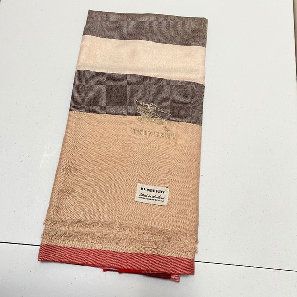 Burberry scarf - Picture 1 of 8